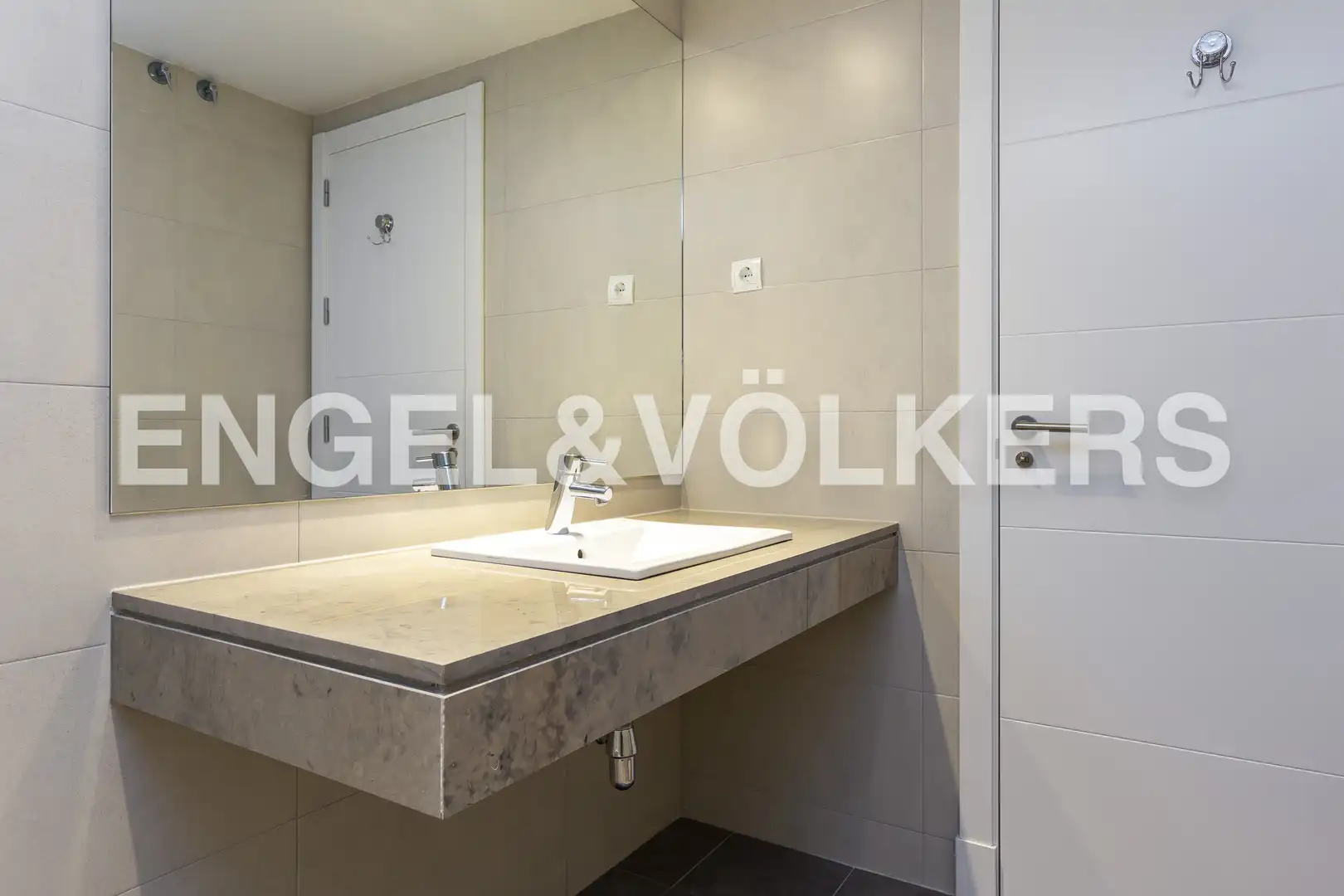 Baño de Ático de alquiler en Madrid con Aire acondicionado, Calefacción y Terraza