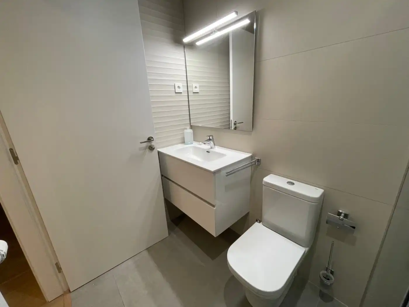 Bathroom of Flat for rent in Manresa  with Air Conditioner, Heating and Parquet flooring