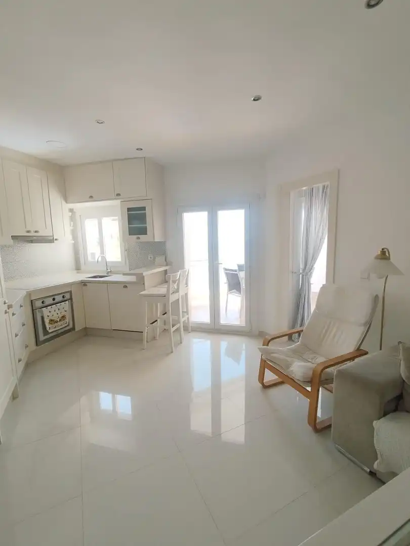 Cocina de Apartamento de alquiler en Torrenueva Costa con Jardín privado, Terraza y Amueblado