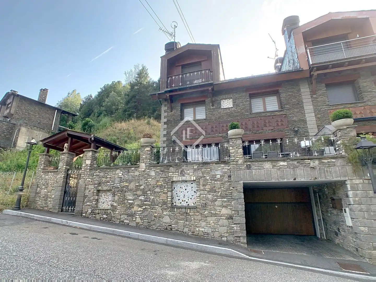 Vista exterior de Casa o xalet en venda en La Massana amb Calefacció, Jardí privat i Parquet