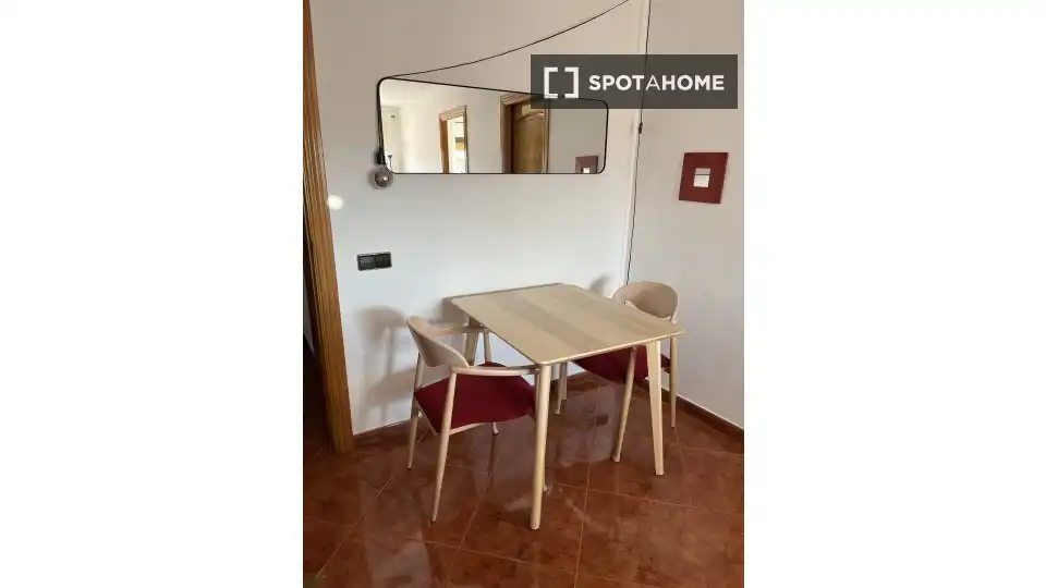 Dormitori de Pis per a compartir en Santa Coloma de Gramenet amb Aire condicionat, Calefacció i Moblat