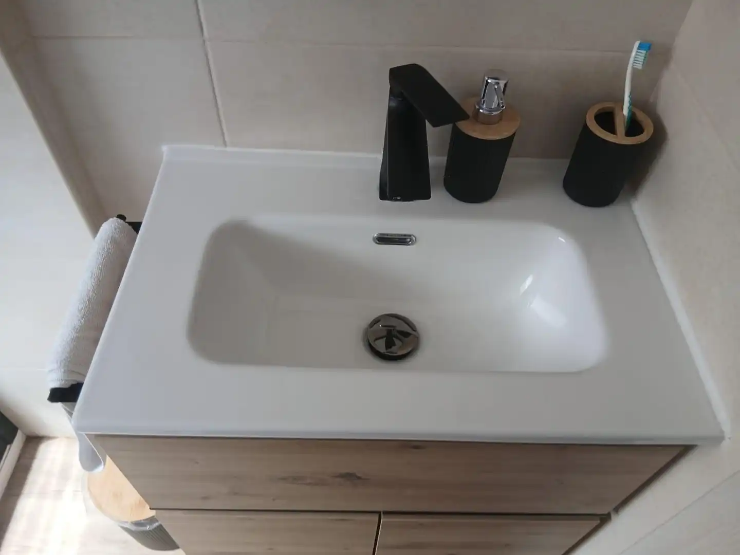 Baño de Estudio de alquiler en Gandia con Aire acondicionado, Amueblado y Alarma