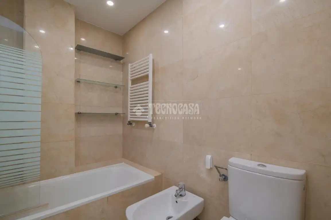 Badezimmer von Wohnung zum Verkauf in Arroyomolinos (Madrid) mit Klimaanlage, Heizung und Parkett