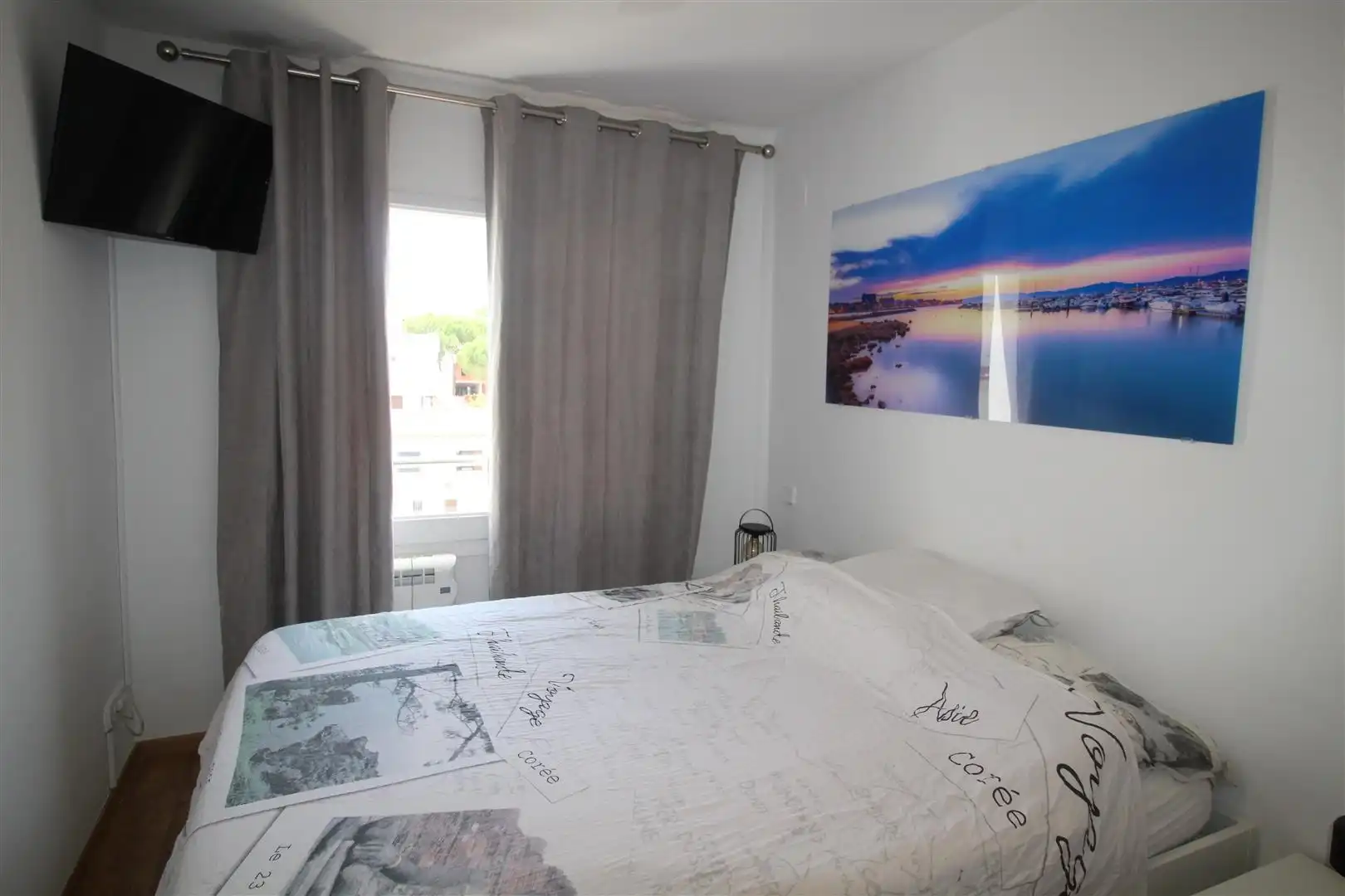 Dormitori de Apartament en venda en L'Escala amb Calefacció, Jardí privat i Parquet