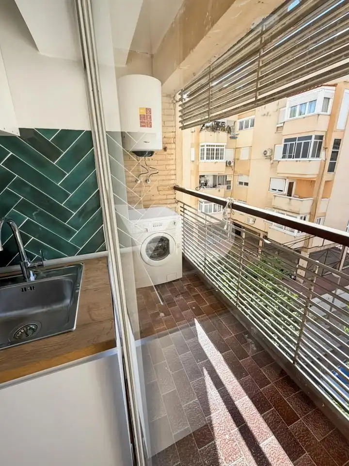 Terraza de Piso para compartir en Madrid con Amueblado