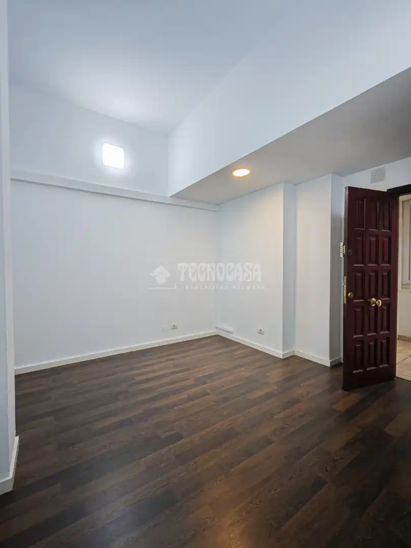 Commercial properties for sale in Arona  with Furnished