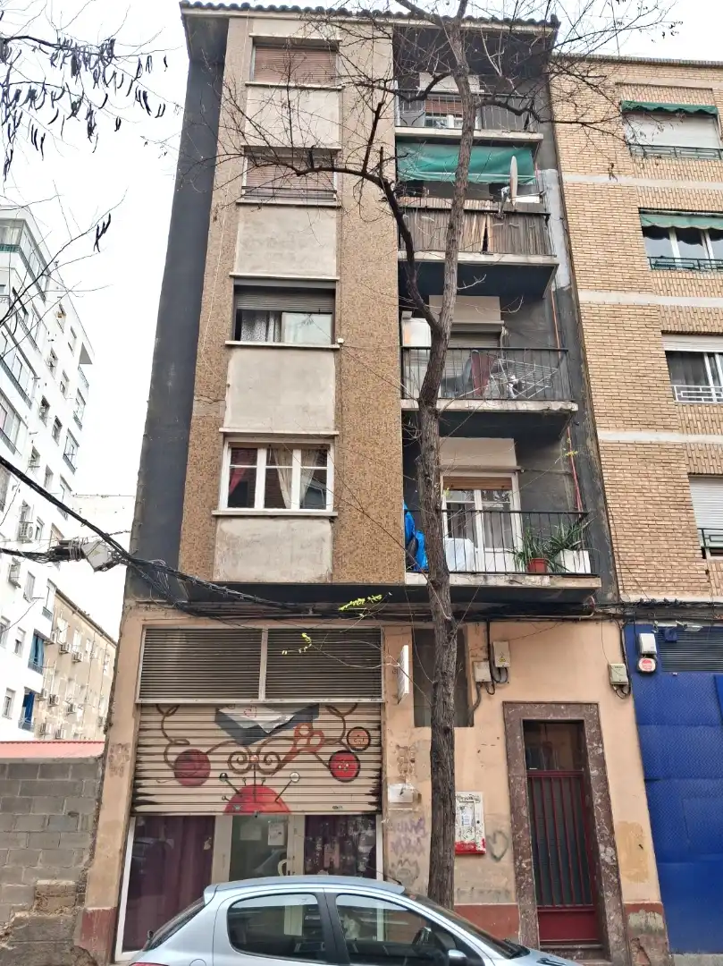Vista exterior de Local en venda en Zaragoza amb Moblat i Alarma