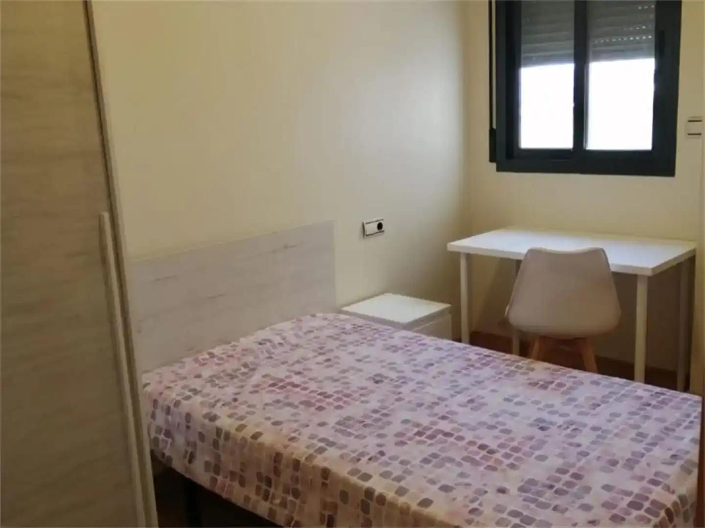 Schlafzimmer von Wohnung zur Miete in  Murcia Capital mit Klimaanlage und Balkon