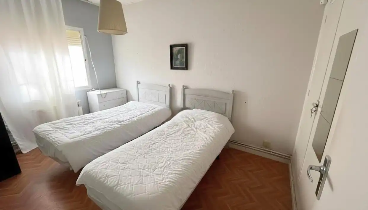 Habitación de Casa adosada en venta en Arganda del Rey con Calefacción, Jardín privado y Piscina comunitaria