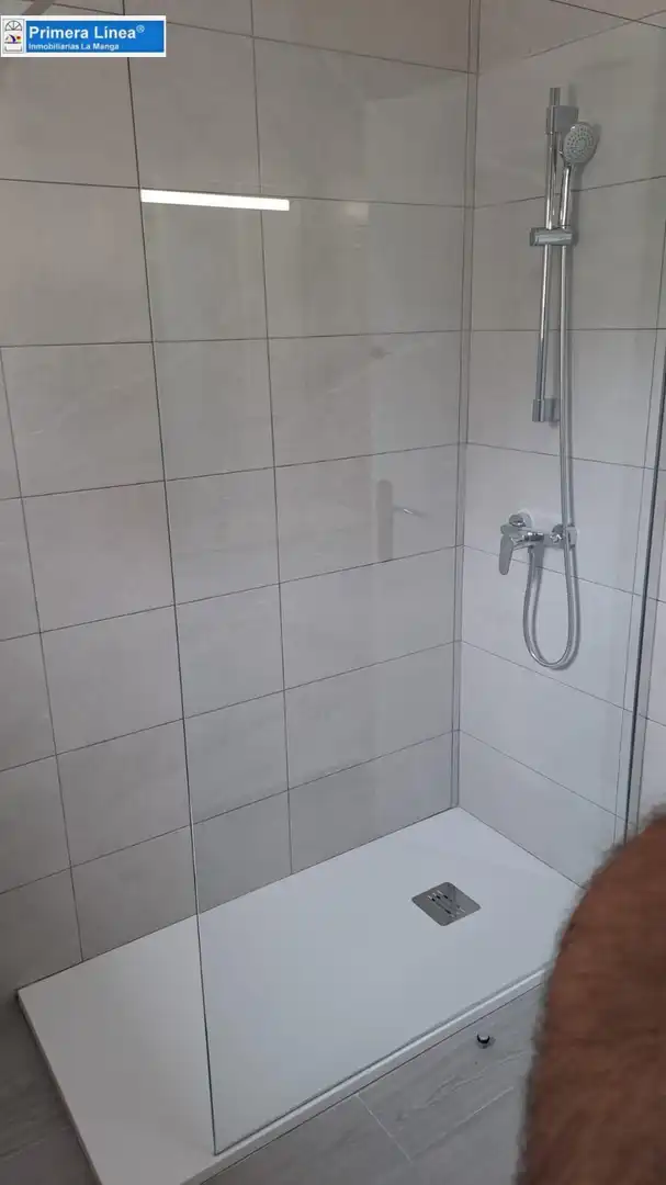 Badezimmer von Wohnungen zum Verkauf in Cartagena mit Privatgarten, Terrasse und Möbliert