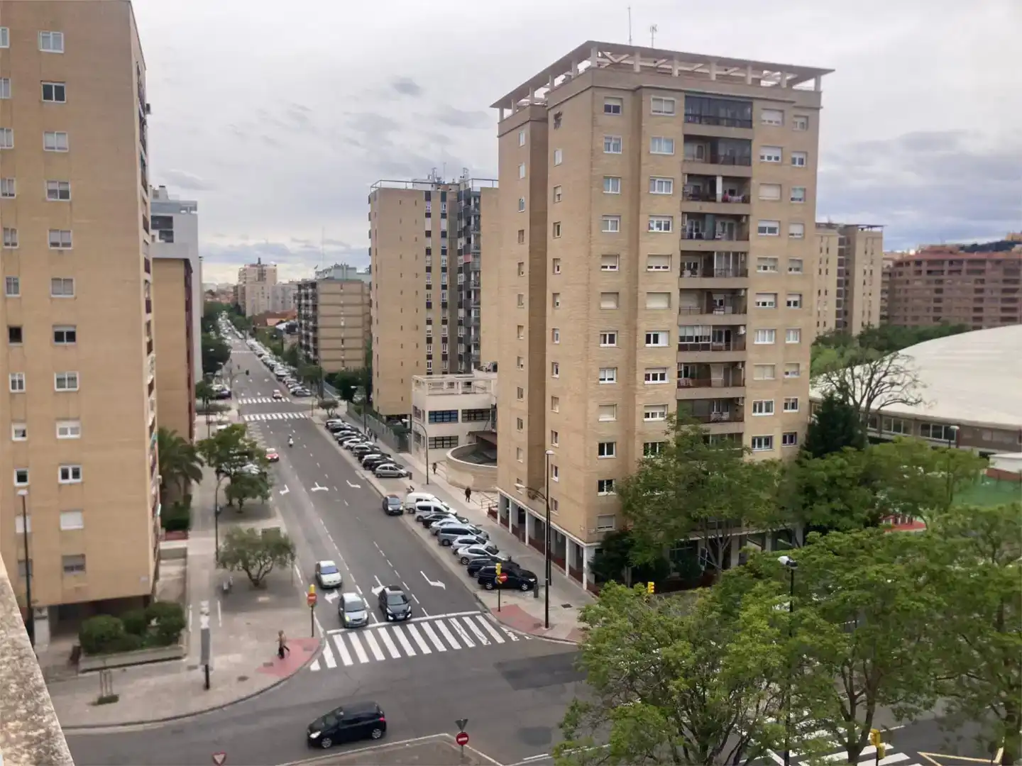 Vista exterior de Pis de lloguer en Zaragoza amb Moblat, Forn i Rentadora