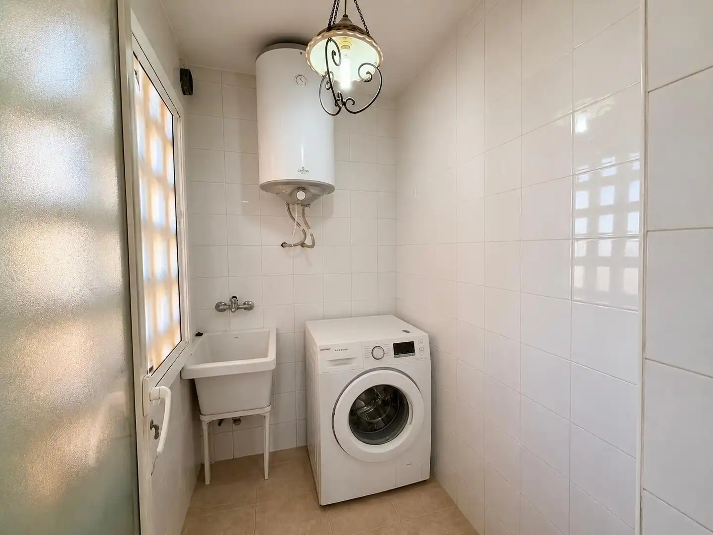Badezimmer von Wohnung zum Verkauf in Roquetas de Mar mit Klimaanlage, Terrasse und Möbliert