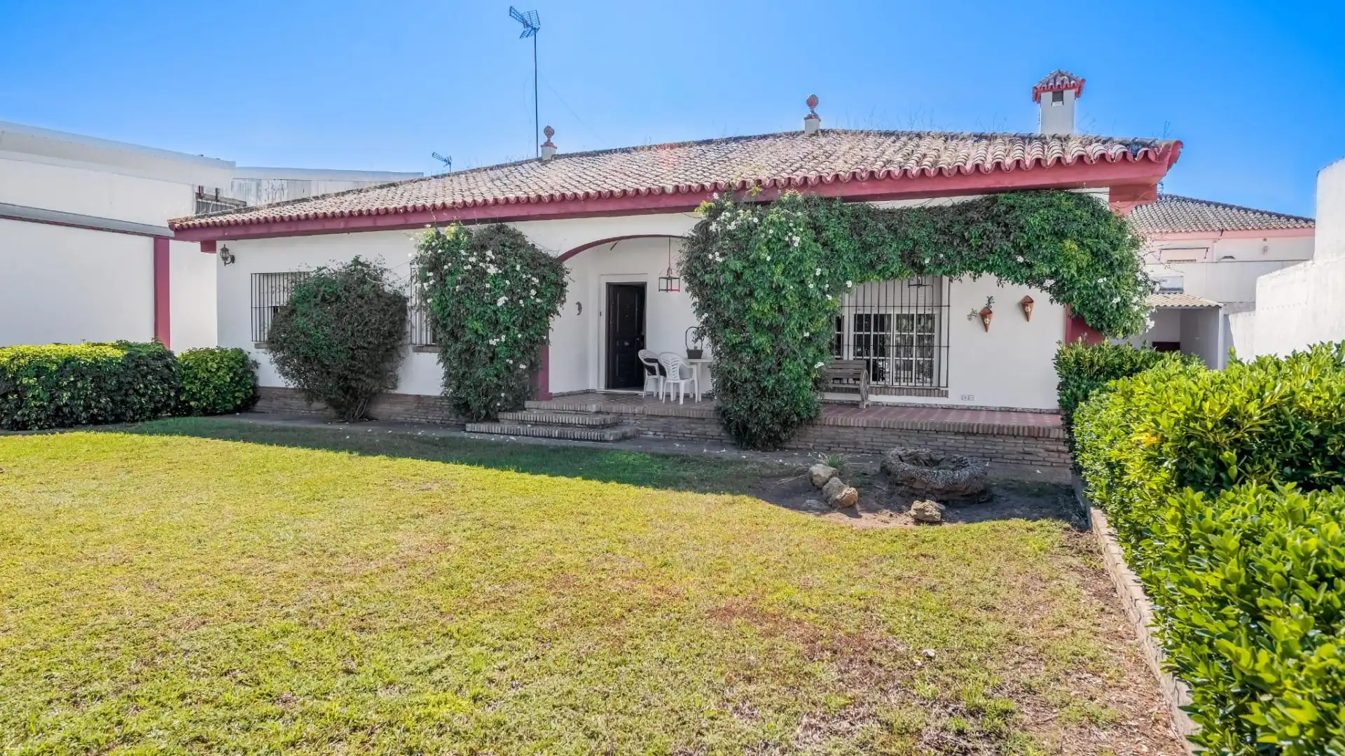 Jardí de Casa o xalet en venda en Dos Hermanas amb Jardí privat, Terrassa i Piscina