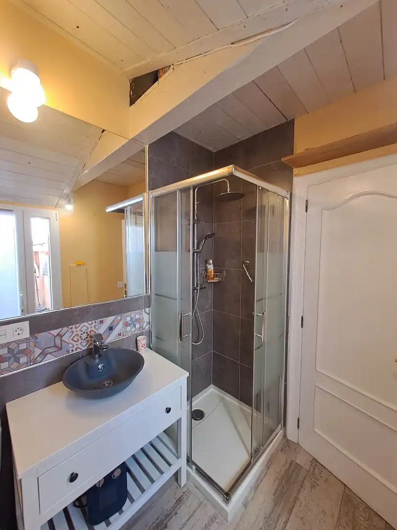 Bathroom of Flat for rent in Salamanca  with Air Conditioner, Heating and Parquet flooring