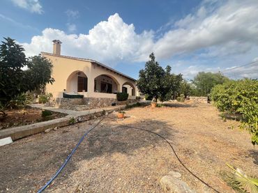 Casa rústica con jardín en venta en Gran Via de Colom