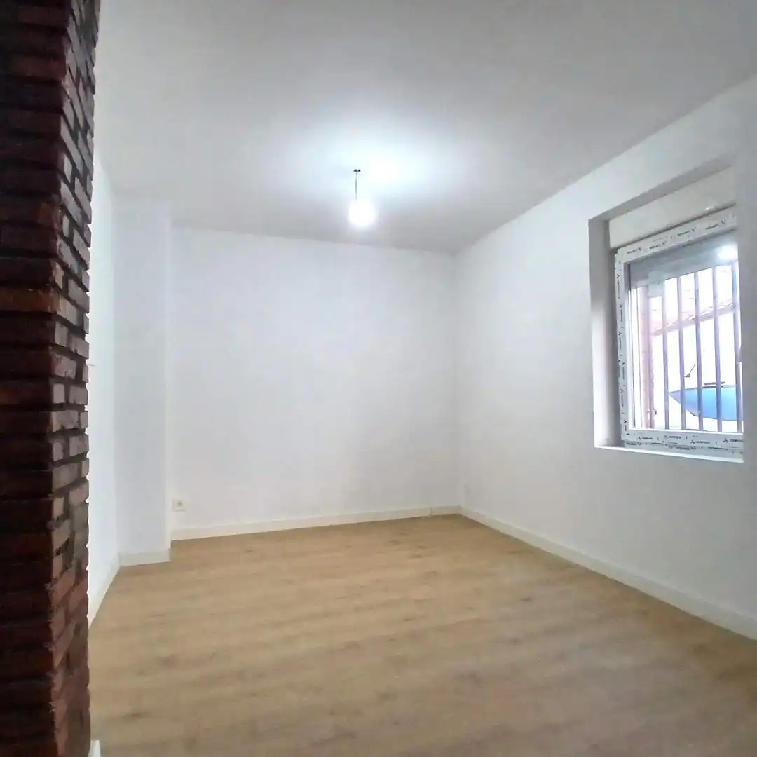 Habitación de Apartamento en venta en San Andrés del Rabanedo con Parquet y Trastero