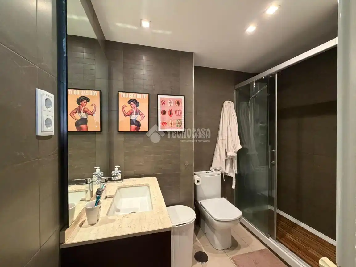 Baño de Piso de alquiler en Madrid con Aire acondicionado y Terraza