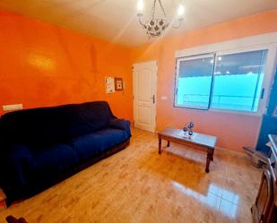 Wohnzimmer von Einfamilien-Reihenhaus miete in Costur mit Heizung, Abstellraum und Möbliert