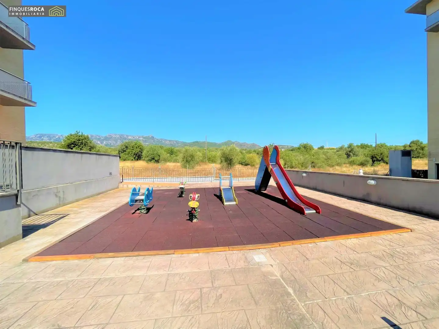 Vista exterior de Dúplex en venda en La Ràpita amb Aire condicionat, Terrassa i Piscina