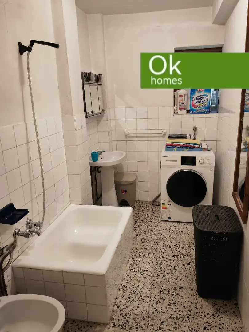 Badezimmer von Einfamilien-Reihenhaus zum Verkauf in Melide mit Klimaanlage, Heizung und Abstellraum