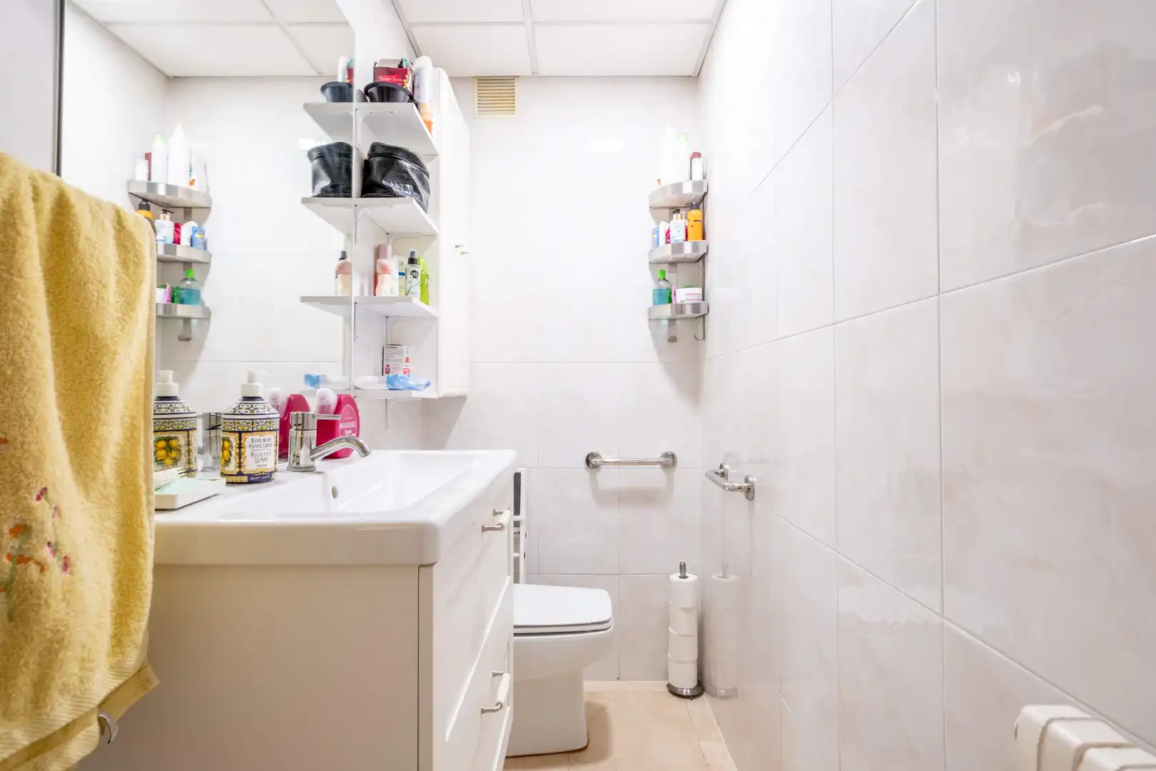 Bathroom of Detached homes for sale in Zaragoza  with Air Conditioner, Heating and Community pool