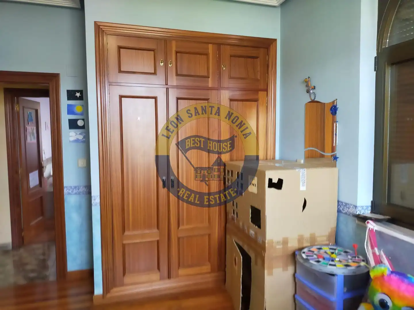 Casa o xalet en venda en León Capital  amb Calefacció