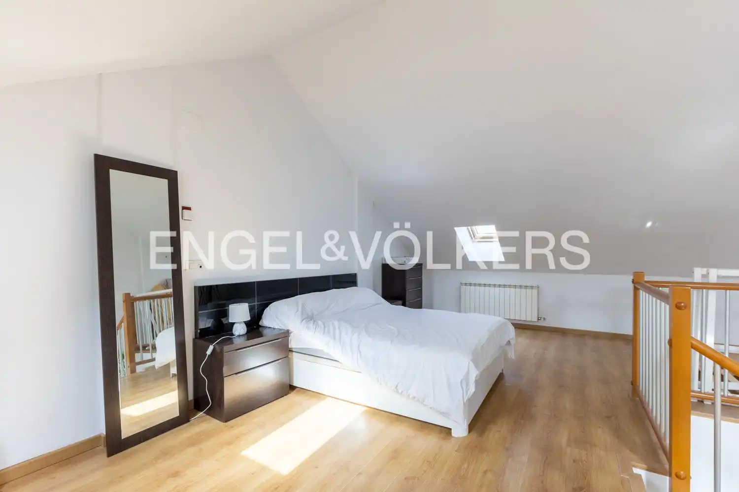 Bedroom of Houses for sale in Requena  with Air Conditioner, Heating and Storage room
