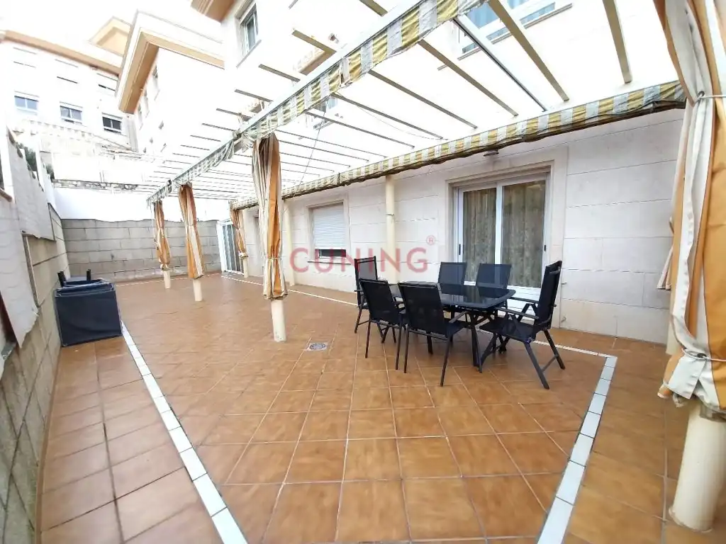 Terrasse von Wohnungen zum Verkauf in Cáceres Capital mit Klimaanlage und Schwimmbad