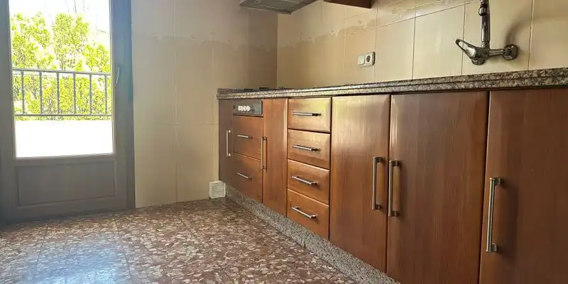 Cuina de Casa adosada en venda en Villanueva del Trabuco amb Aire condicionat, Terrassa i Traster