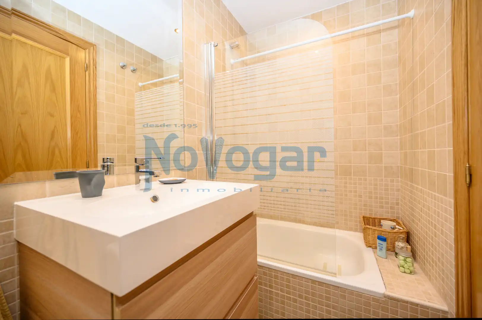 Bathroom of Flat for sale in Móstoles  with Air Conditioner, Heating and Parquet flooring
