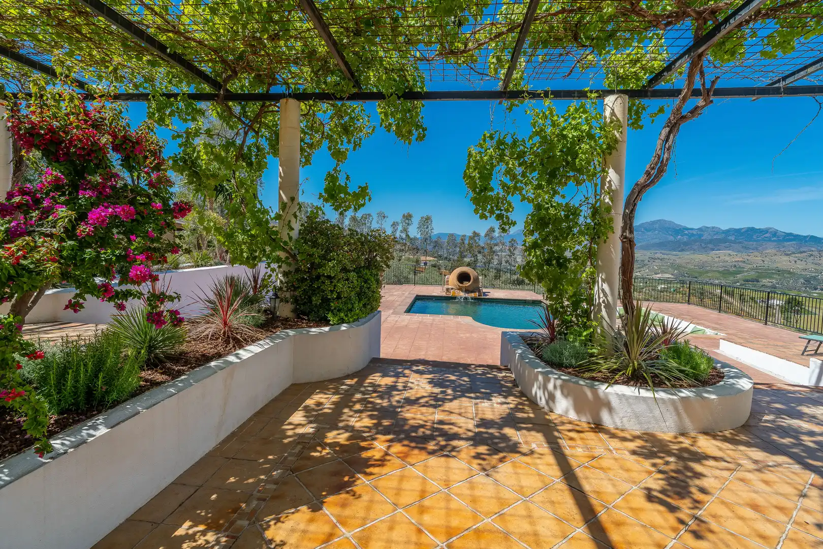 Terrassa de Finca rústica en venda en Álora amb Aire condicionat, Calefacció i Jardí privat