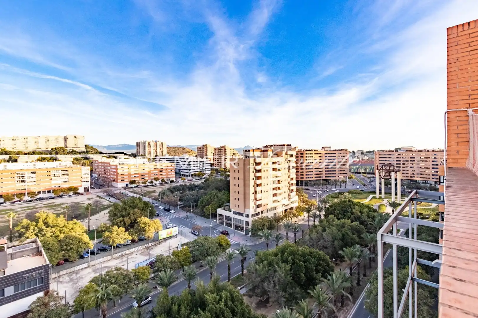 Vista exterior de Àtic en venda en Alicante / Alacant amb Aire condicionat, Calefacció i Jardí privat