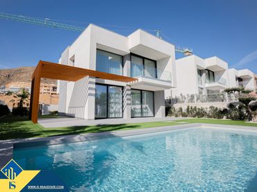 Villa avec piscine à vendre à Golf Bahía