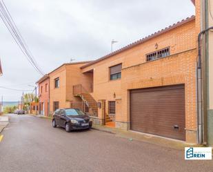 Vista exterior de Casa o xalet en venda en Añover de Tajo amb Aire condicionat, Calefacció i Jardí privat