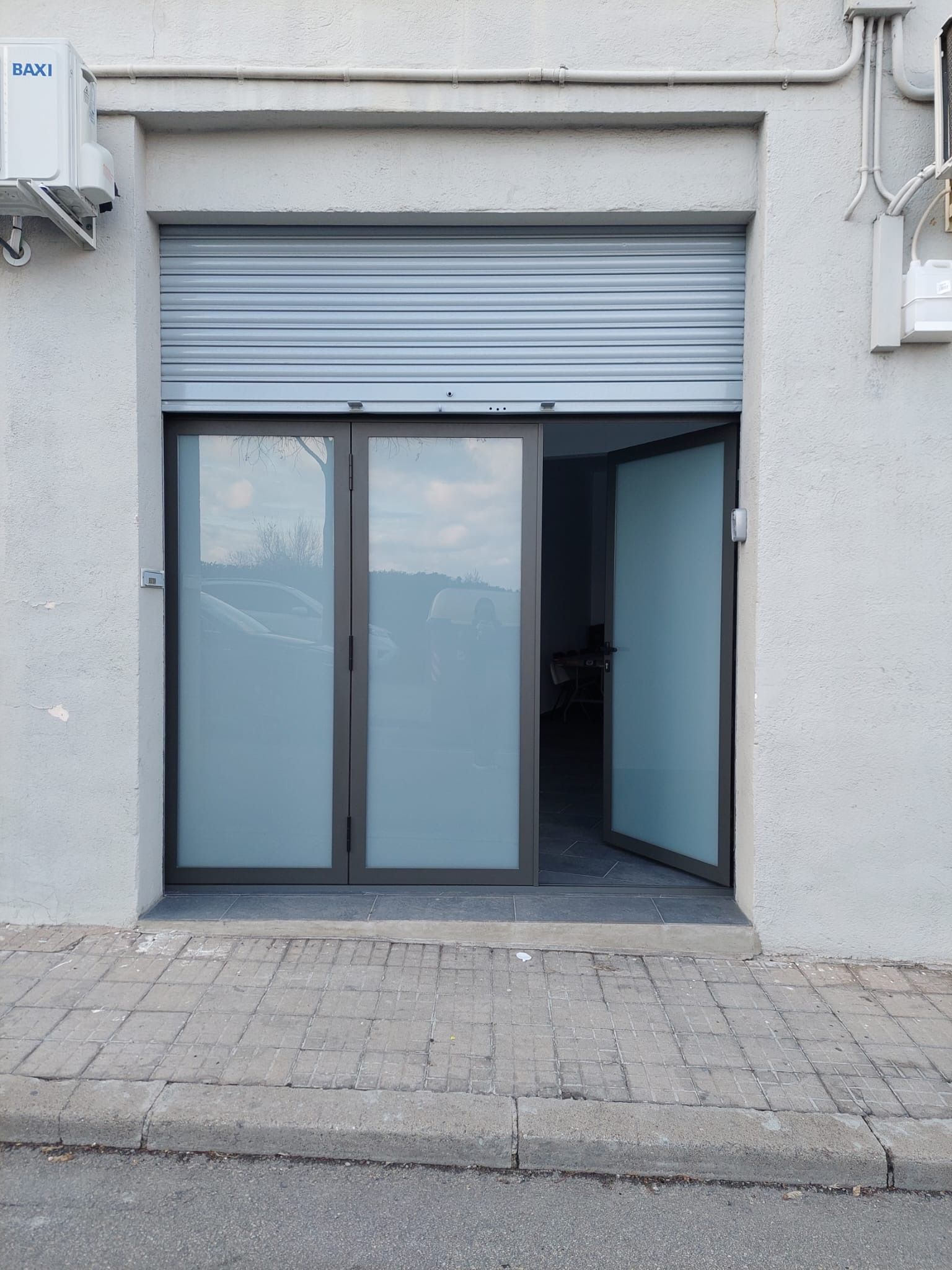 Premises for sale in Santa Coloma de Gramenet  with Air Conditioner