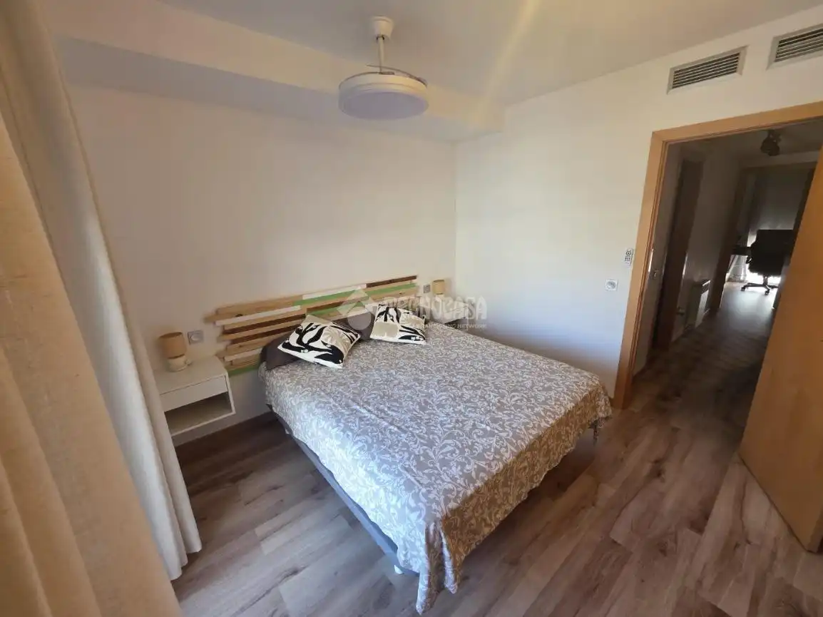Bedroom of Flat for sale in Cadrete  with Air Conditioner, Heating and Terrace