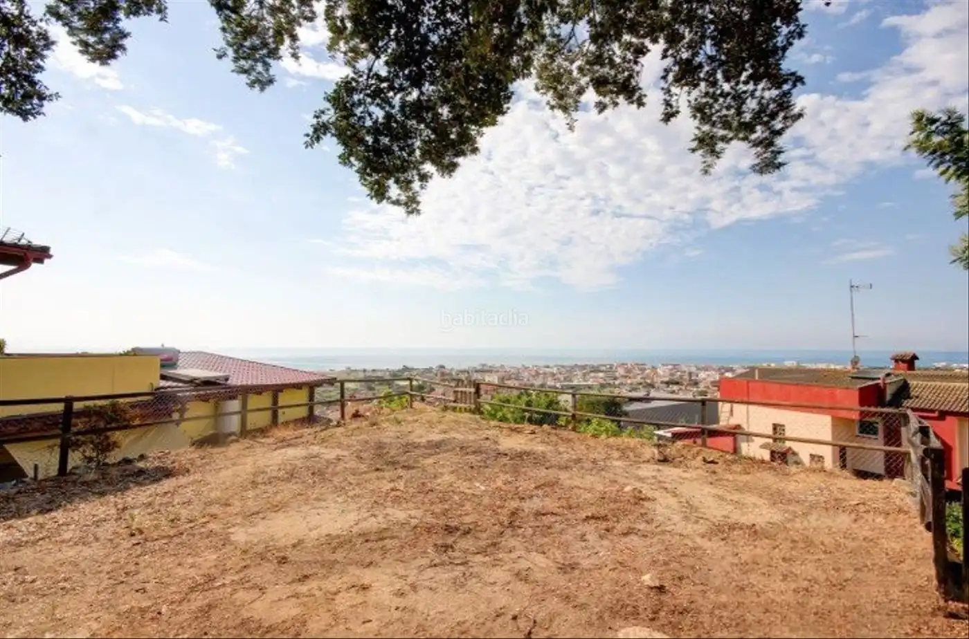 Terreno residencial en venta en Carrer Braque 26