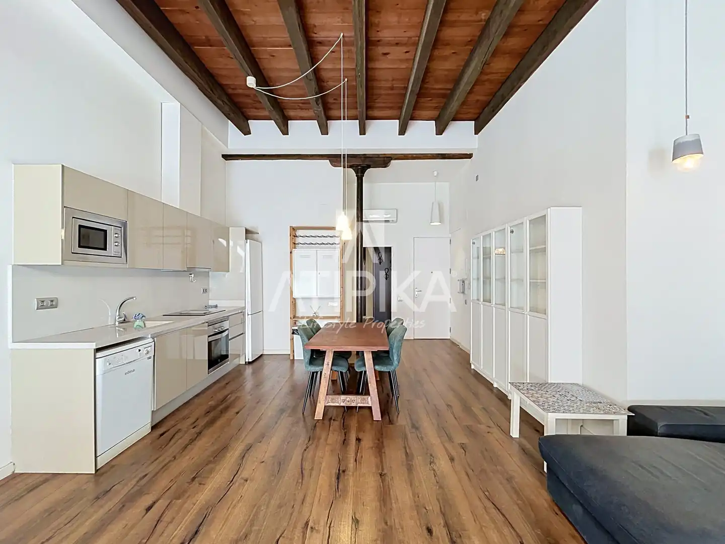 Kitchen of Attic for rent in Barcelona  with Air Conditioner, Parquet flooring and Terrace