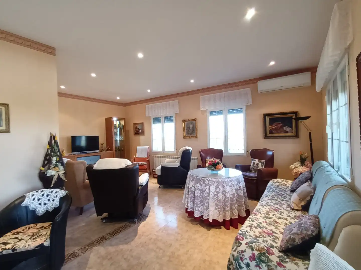 Sala de estar de Casa o chalet en venta en Medellín con Aire acondicionado, Calefacción y Jardín privado