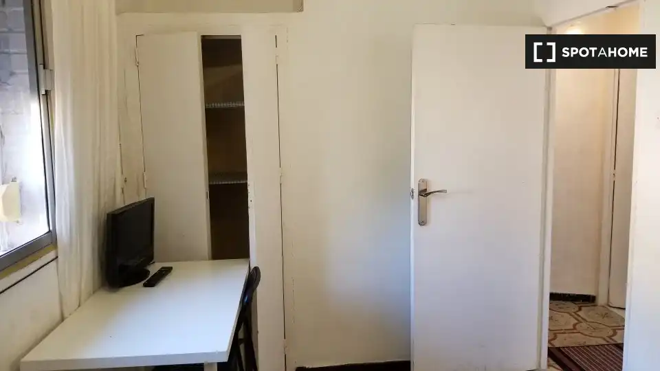 Habitación de Piso para compartir en Sevilla con Aire acondicionado, Calefacción y Amueblado