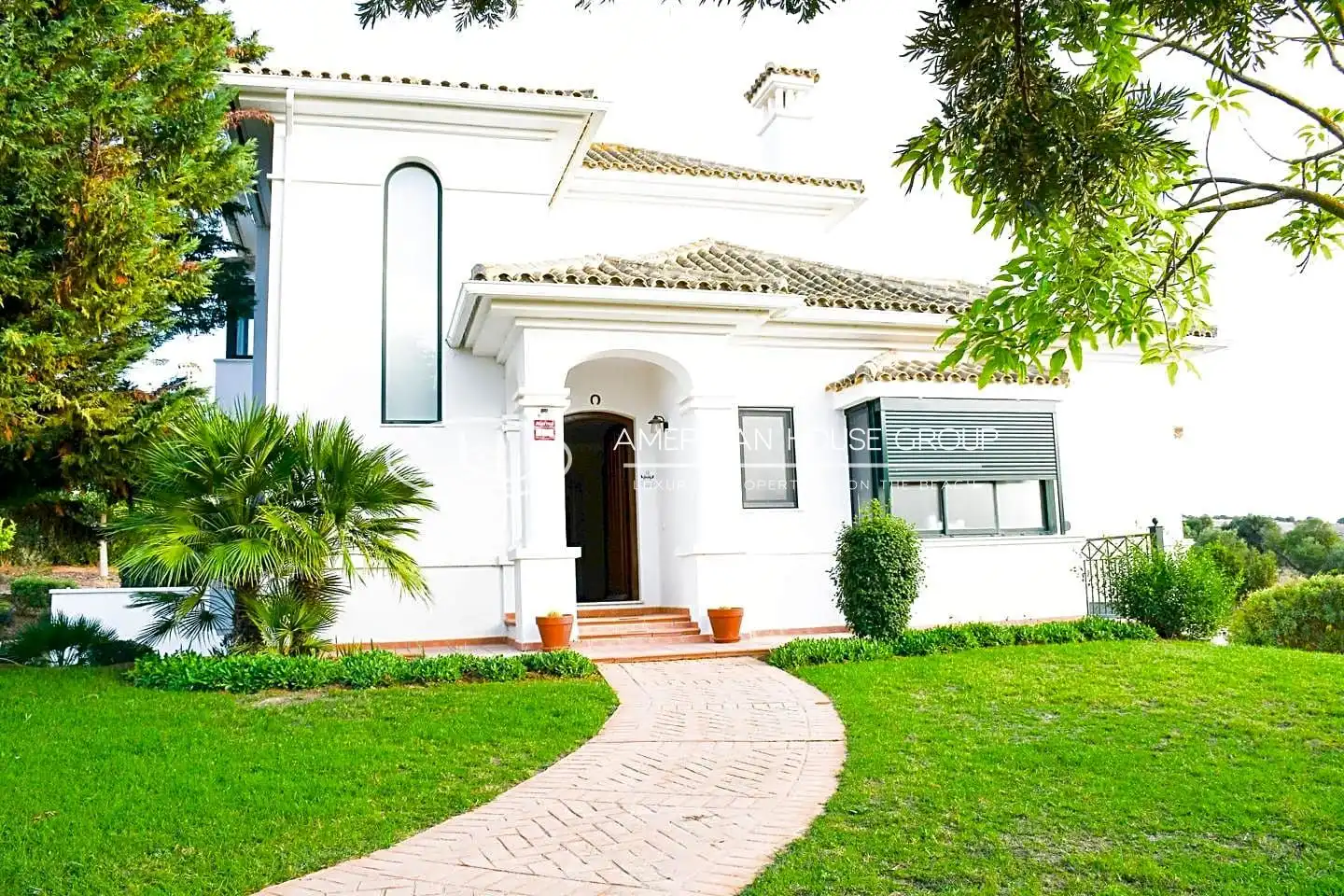 Vista exterior de Casa o xalet en venda en Arcos de la Frontera amb Aire condicionat, Calefacció i Jardí privat