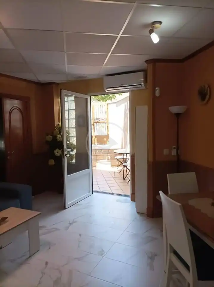 Ground floor for rent in Linares  with Air Conditioner, Terrace and Furnished