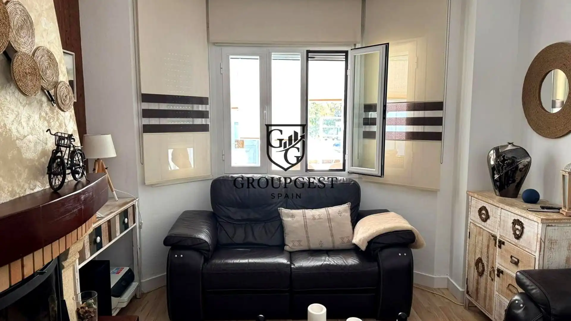 Living room of Houses for sale in Málaga Capital  with Air Conditioner, Private garden and Terrace