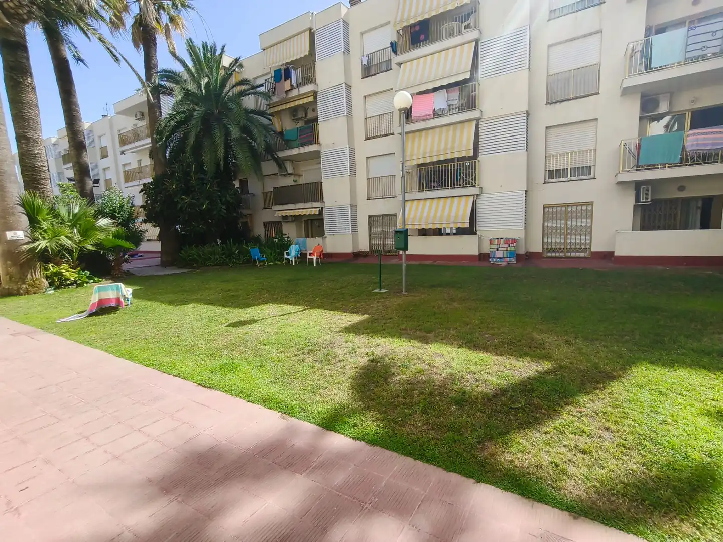Parkplatz von Wohnungen zum Verkauf in Cambrils mit Klimaanlage, Terrasse und Ofen