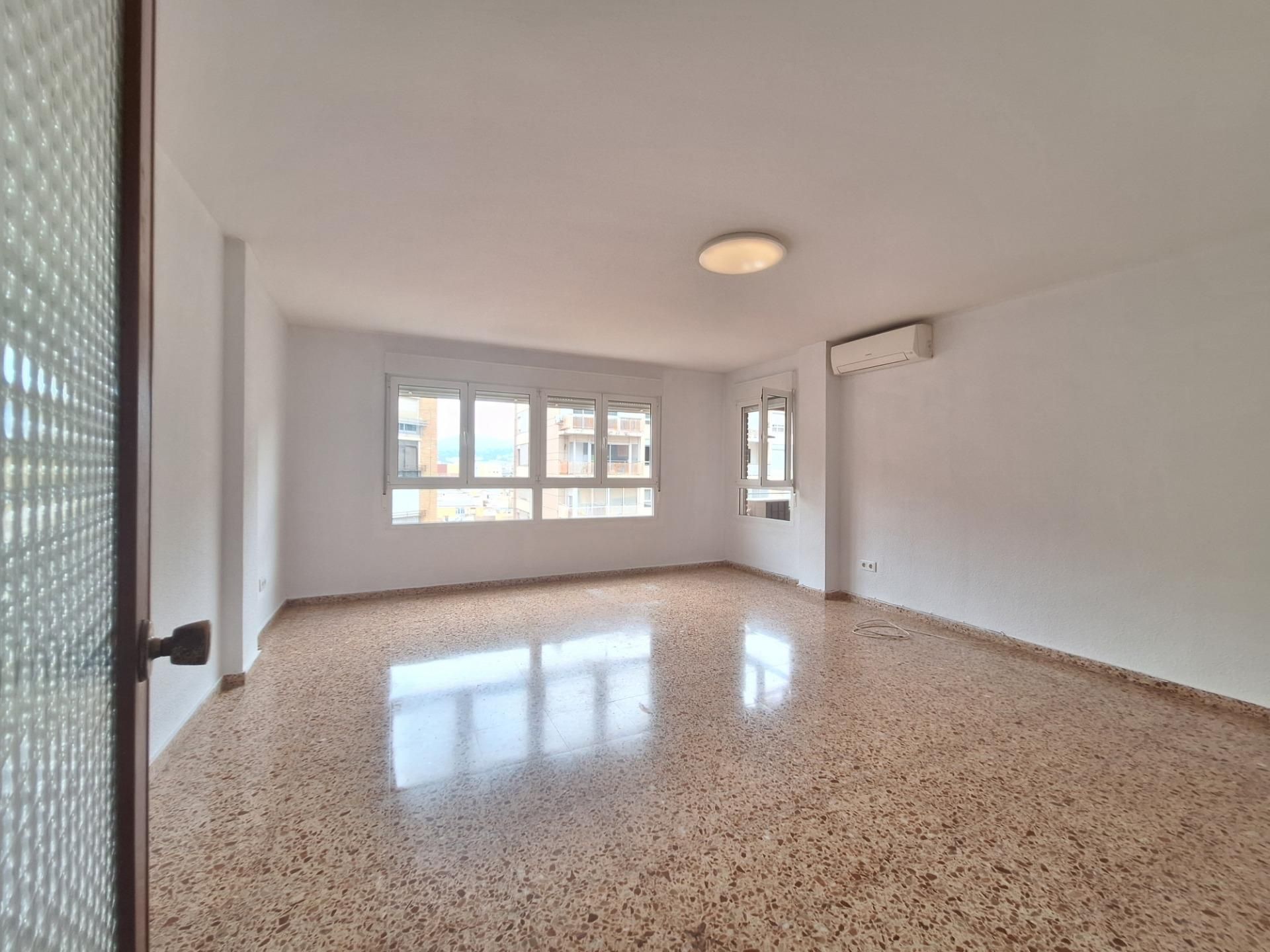 Living room of Flat to rent in Alzira  with Air Conditioner and Balcony