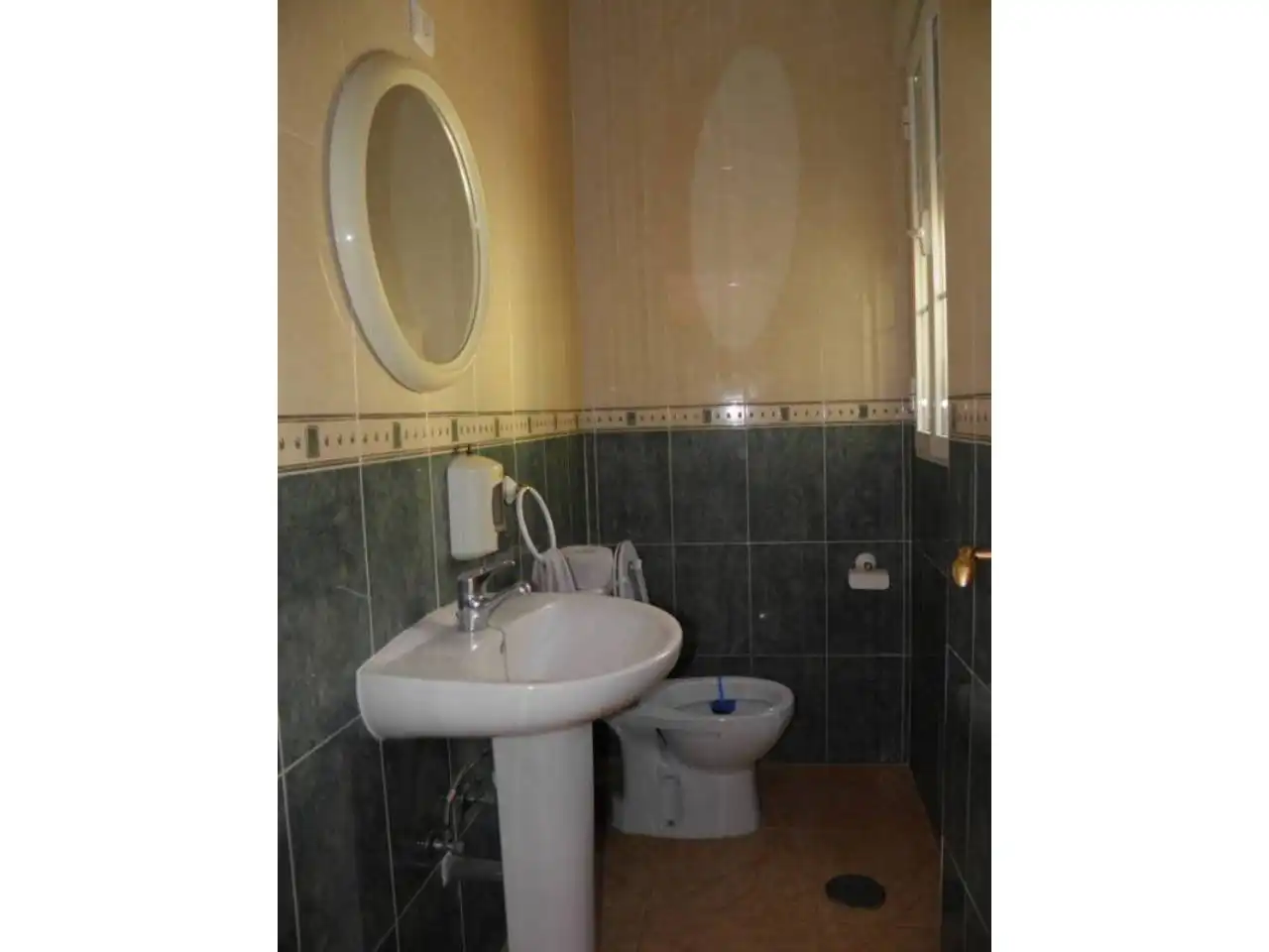 Bany de Casa o xalet en venda en Loja amb Aire condicionat, Terrassa i Moblat