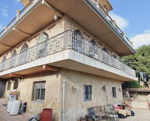 Vista exterior de Casa o xalet en venda en Bellvei amb Jardí privat, Terrassa i Piscina