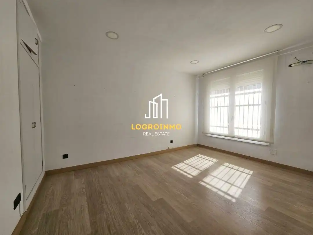 Flat for sale in  Logroño  with Air Conditioner, Heating and Storage room