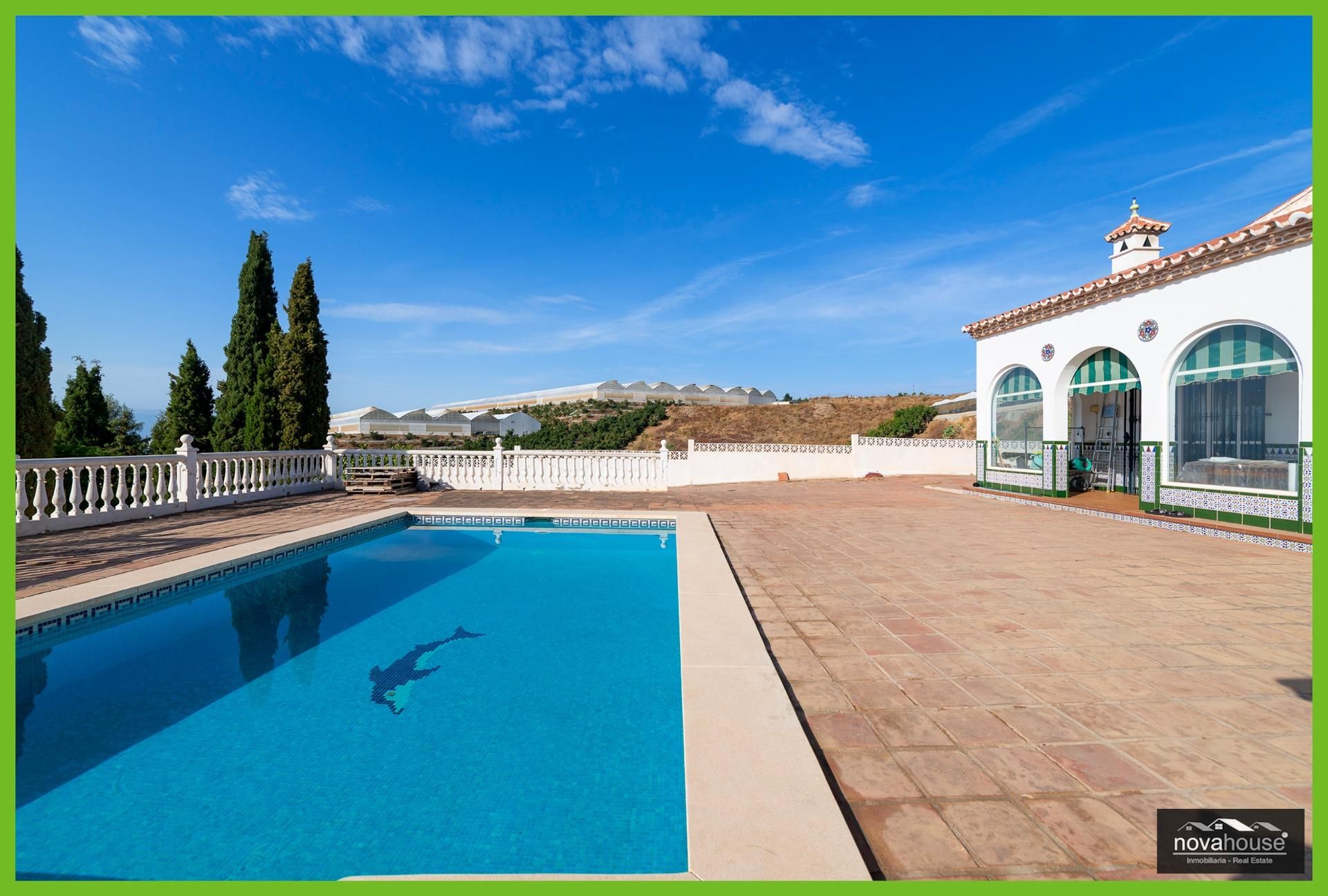 Swimming pool of House or chalet for sale in Algarrobo  with Air Conditioner, Private garden and Terrace