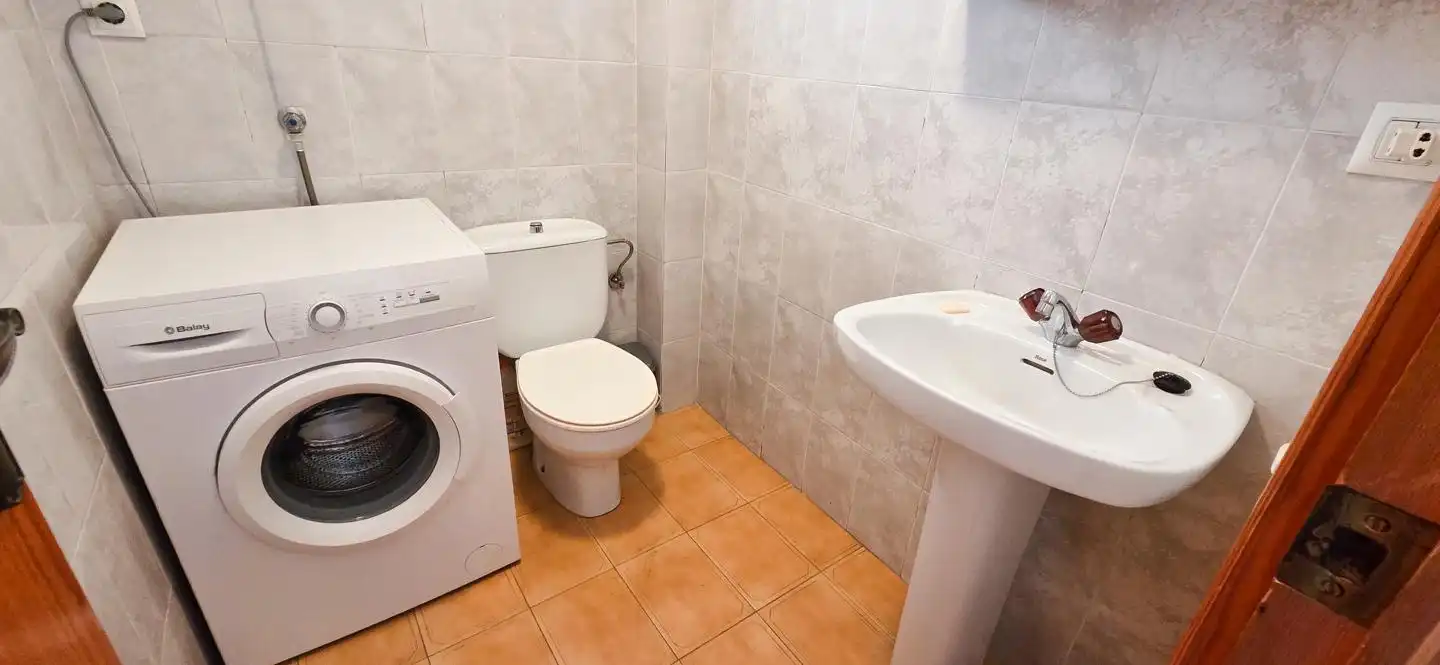 Badezimmer von Einfamilien-Reihenhaus zur Miete in Santa Pola mit Klimaanlage, Terrasse und Möbliert